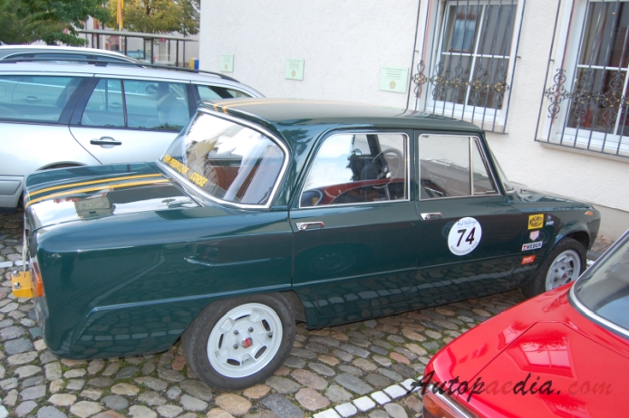 Alfa Romeo Giulia 1962-1978 (1970 Giulia 1300 TI), right side view