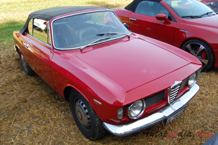 Alfa Romeo GT 1963-1977 (1964-1966 Giulia GTC), right front view