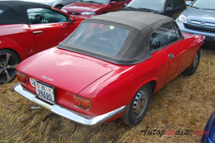 Alfa Romeo GT 1963-1977 (1964-1966 Giulia GTC), right rear view