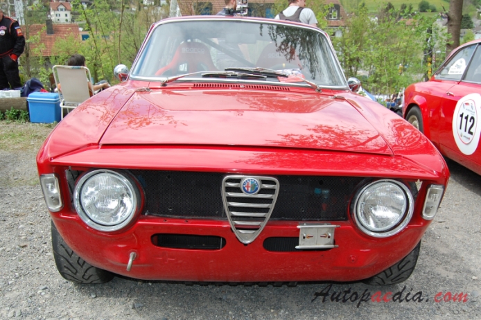 Alfa Romeo GT 1963-1977 (1965 Giulia Sprint GT), front view