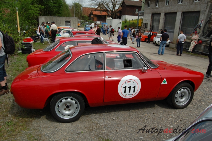 Alfa Romeo GT 1963-1977 (1965 Giulia Sprint GT), prawy bok