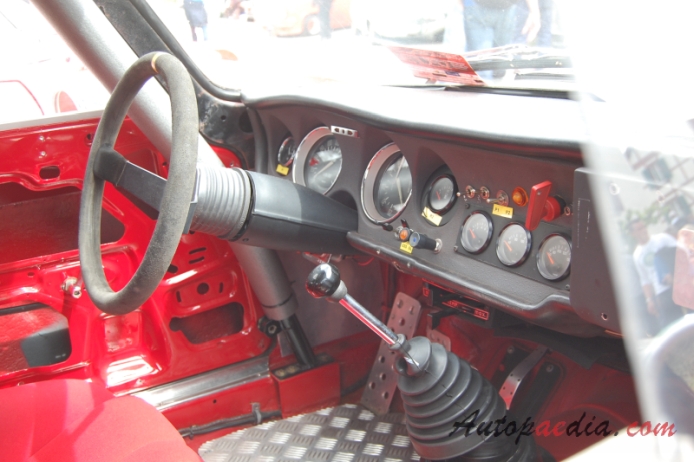 Alfa Romeo GT 1963-1977 (1965 Giulia Sprint GT), wnętrze