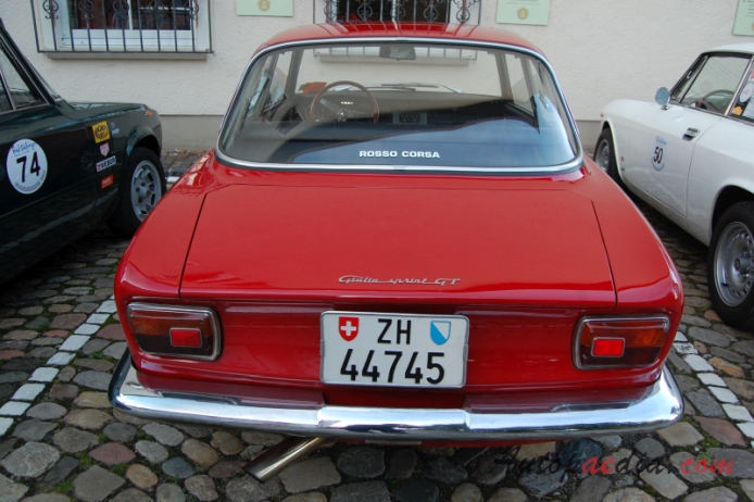 Alfa Romeo GT 1963-1977 (1965 Giulia Sprint GT), rear view