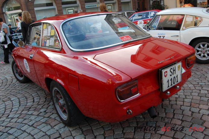 Alfa Romeo GT 1963-1977 (1965 Giulia Sprint GT),  left rear view