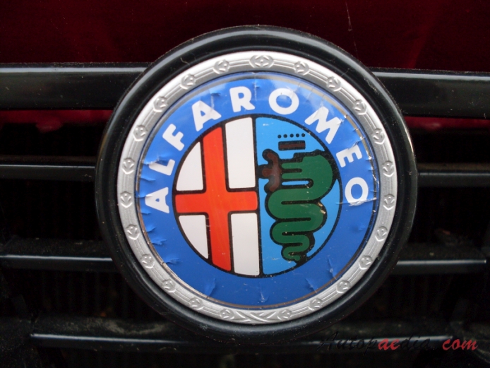Alfa Romeo GT 1963-1977 (1965 Giulia Sprint GT), front emblem  