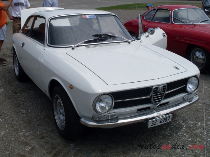 Alfa Romeo GT 1963-1977 (1970-1974 GT 1300 Junior Coupé 2d), prawy przód