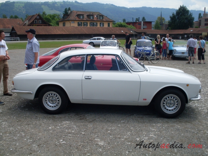 Alfa Romeo GT 1963-1977 (1970-1974 GT 1300 Junior Coupé 2d), prawy bok