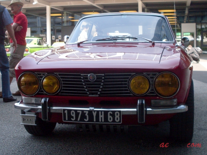 Alfa Romeo GT 1963-1977 (1971-1976 GT 2000 Veloce), front view