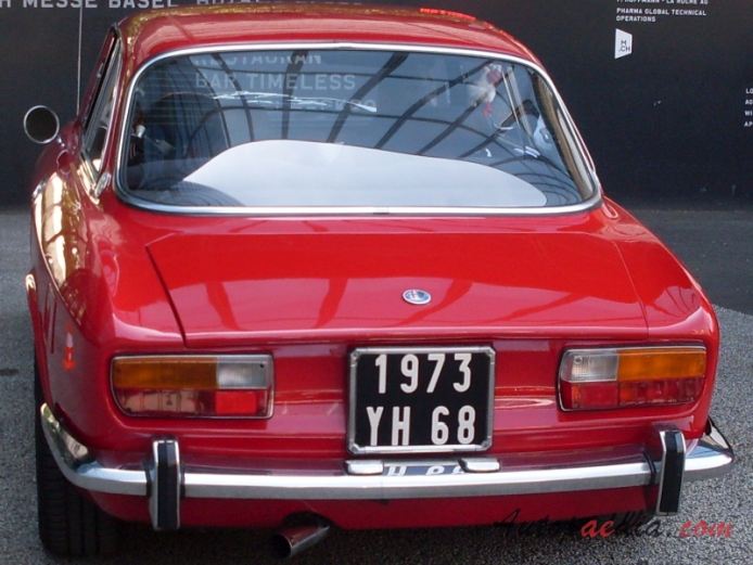 Alfa Romeo GT 1963-1977 (1971-1976 GT 2000 Veloce), rear view