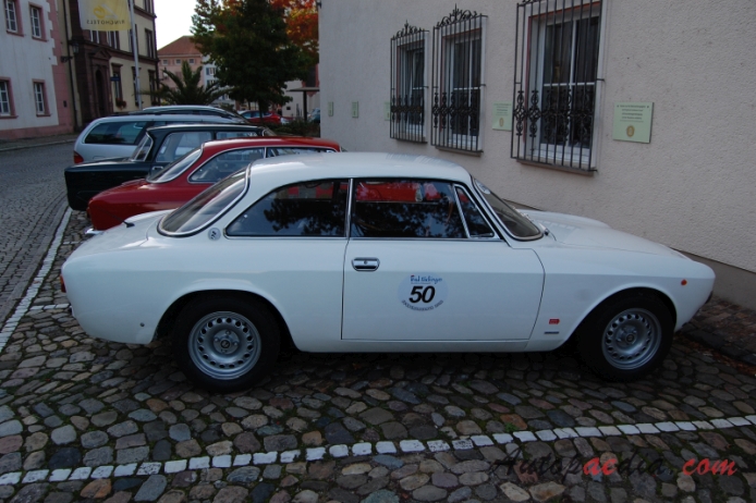 Alfa Romeo GT 1963-1977 (1972 GTV 2000 Veloce), prawy bok