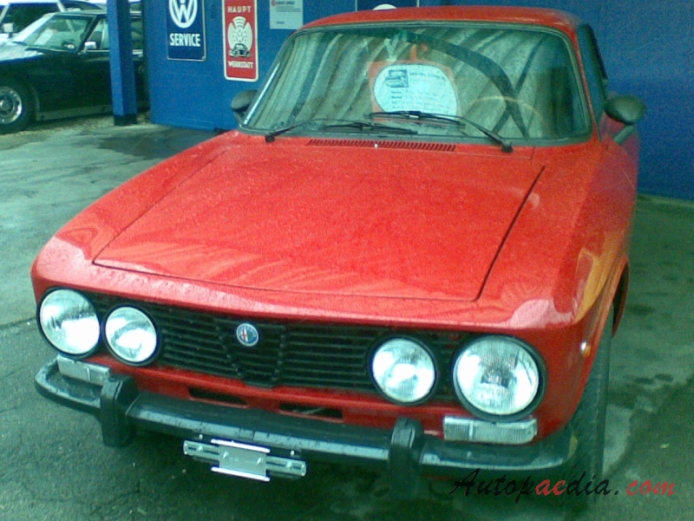 Alfa Romeo GT 1963-1977 (1973 GT 2000 Veloce), front view
