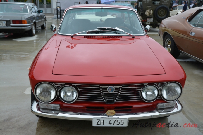 Alfa Romeo GT 1963-1977 (1974-1977 Alfa Romeo 1300 Junior Unificato Coupé 2d), przód