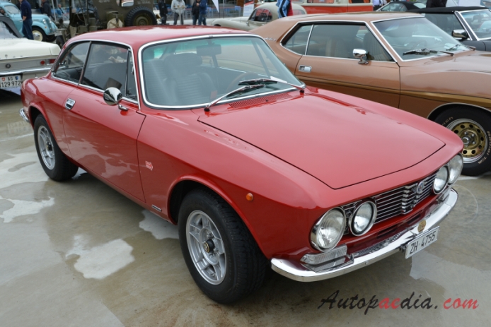 Alfa Romeo GT 1963-1977 (1974-1977 Alfa Romeo 1300 Junior Unificato Coupé 2d), prawy przód