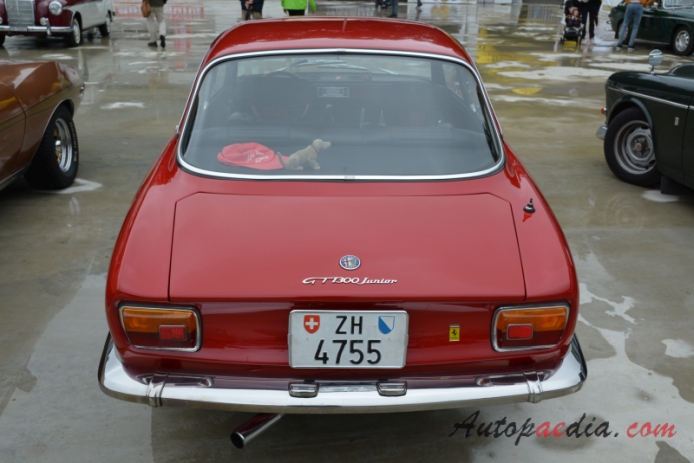 Alfa Romeo GT 1963-1977 (1974-1977 Alfa Romeo 1300 Junior Unificato Coupé 2d), rear view