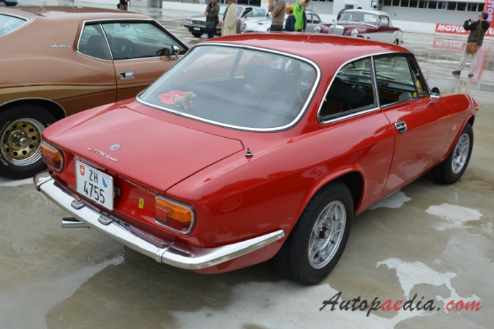 Alfa Romeo GT 1963-1977 (1974-1977 Alfa Romeo 1300 Junior Unificato Coupé 2d), right rear view