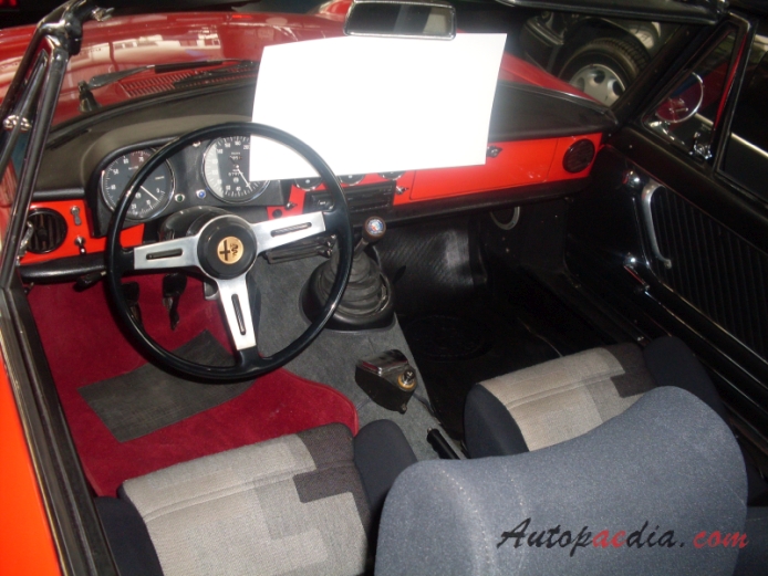 Alfa Romeo Gulia Spider Series 1 (Duetto) 1966-1969 (1966 1.6L), wnętrze