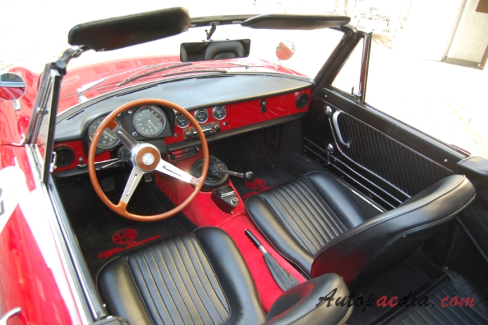 Alfa Romeo Gulia Spider Series 1 (Duetto) 1966-1969 (1966 1600), wnętrze