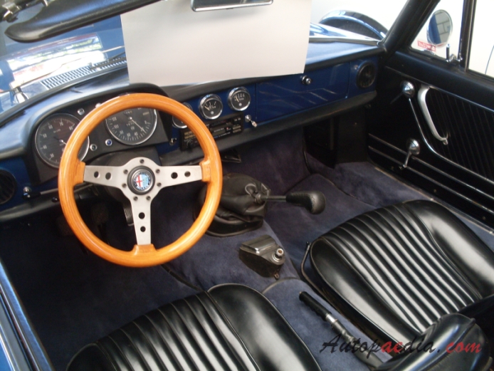 Alfa Romeo Gulia Spider Series 1 (Duetto) 1966-1969 (1967), wnętrze