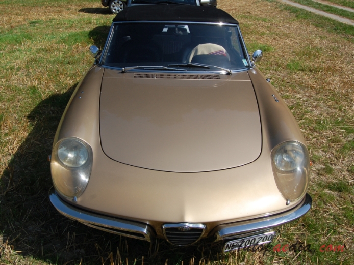 Alfa Romeo Gulia Spider Series 1 (Duetto) 1966-1969 (1967-1969 1750 Veloce), front view