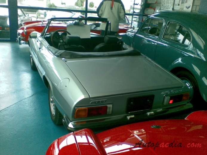 Alfa Romeo Gulia Spider Series 2 (Coda Tronca) 1970-1983 (1978 2000 Veloce), tył