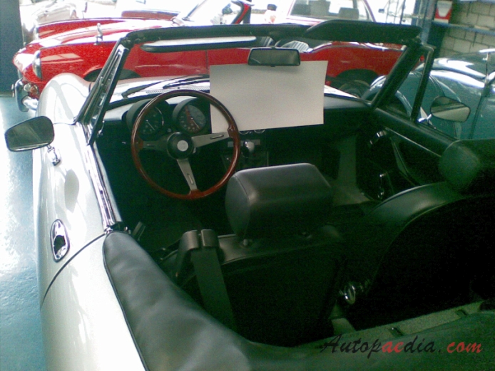 Alfa Romeo Gulia Spider Series 2 (Coda Tronca) 1970-1983 (1978 2000 Veloce), interior