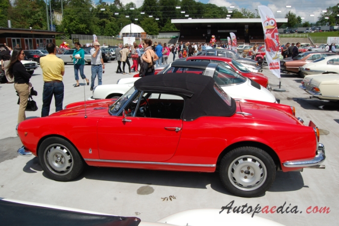Alfa Romeo Giulietta Spider 1955-1964 (1964 Giulia Veloce 1600), left side view