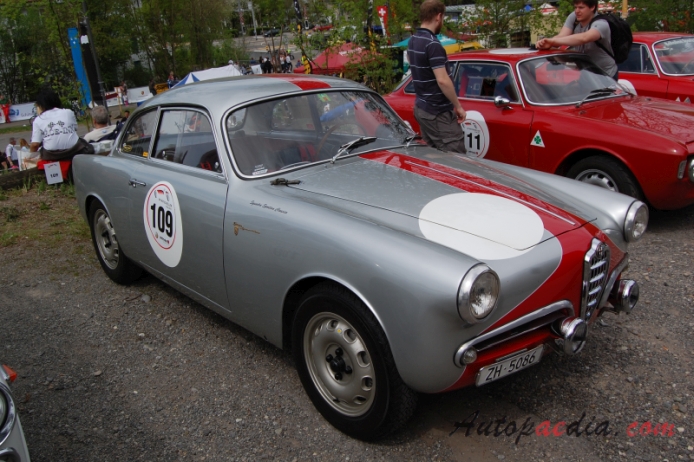 Alfa Romeo Giulietta Sprint 1954-1966 (1957 Sprint Veloce S1), right front view