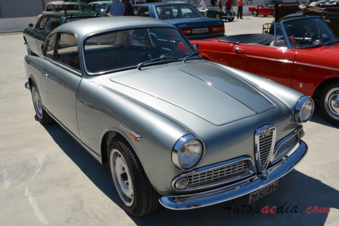 Alfa Romeo Giulietta Sprint 1954-1966 (1964-1966 Alfa Romeo Giulietta Sprint 1300 series 3 Coupé 2d), prawy przód