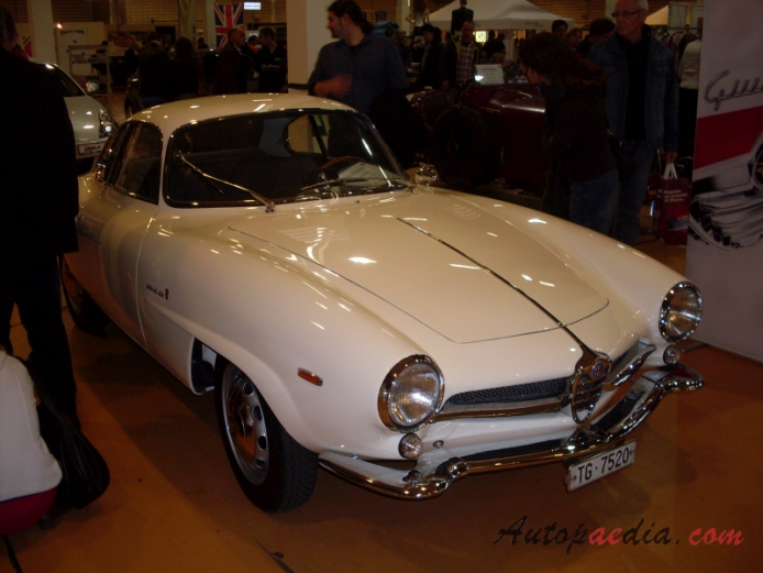 Alfa Romeo Giulietta Sprint 1954-1966 (1964 Gulia SS Sprint Speciale), right front view