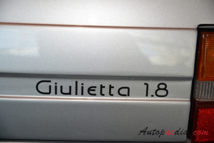 Alfa Romeo Giulietta (nuova) 1977-1985 (1981 1. series 1.8L sedan 4d), emblemat tył 