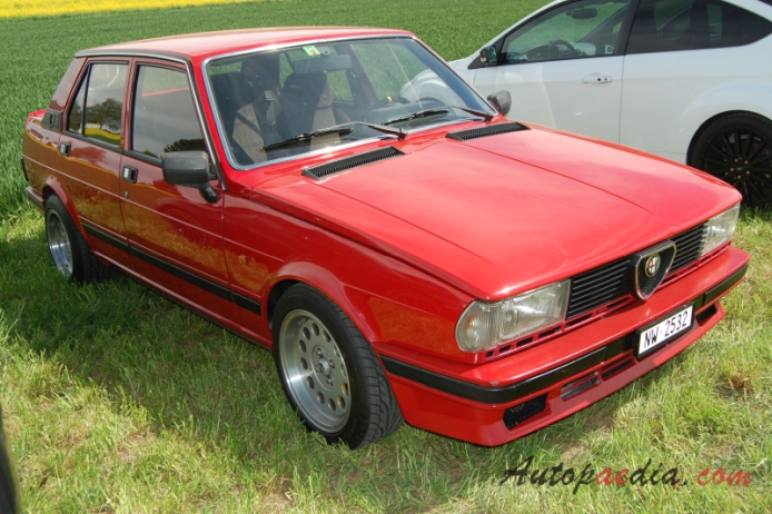 Alfa Romeo Giulietta (nuova) 1977-1985 (1983-1985 3. series 2.0L sedan 4d), prawy przód