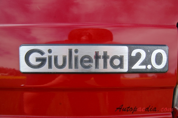 Alfa Romeo Giulietta (nuova) 1977-1985 (1983-1985 3. series 2.0L sedan 4d), emblemat tył 