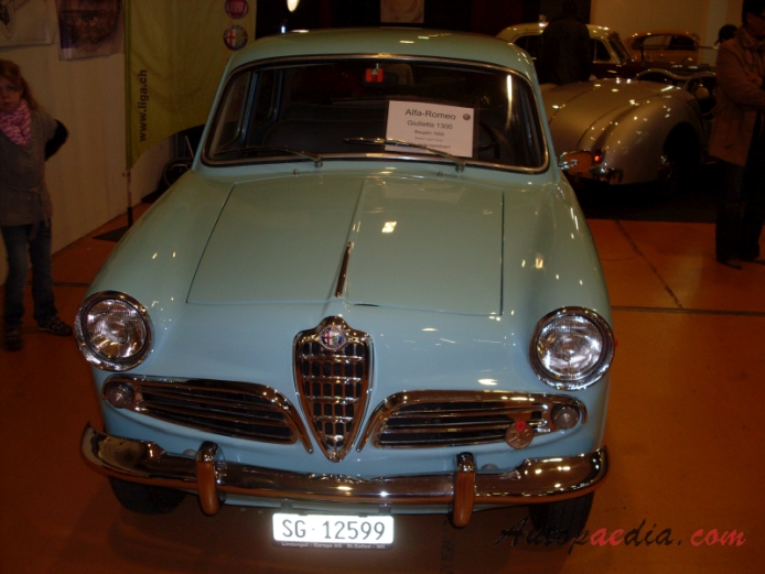 Alfa Romeo Giulietta 1954-1965 (1959 1300 Berlina 4d), front view