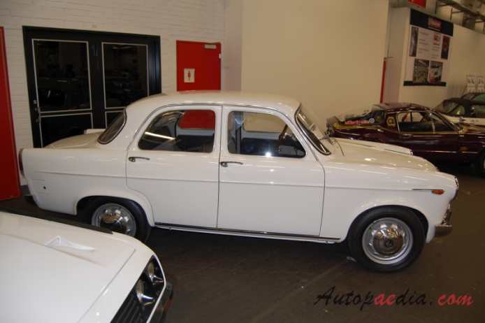 Alfa Romeo Giulietta 1954-1965 (1963 1300 TI Berlina 4d), prawy bok