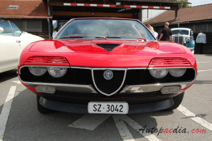 Alfa Romeo Montreal 1970-1977, przód