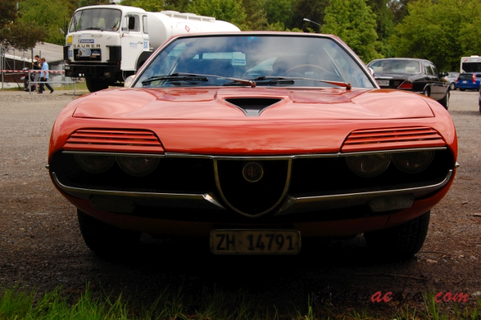 Alfa Romeo Montreal 1970-1977, przód