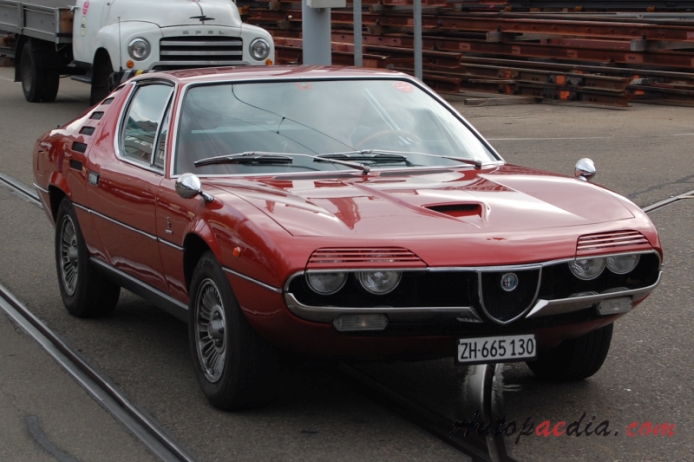 Alfa Romeo Montreal 1970-1977 (1972), right front view