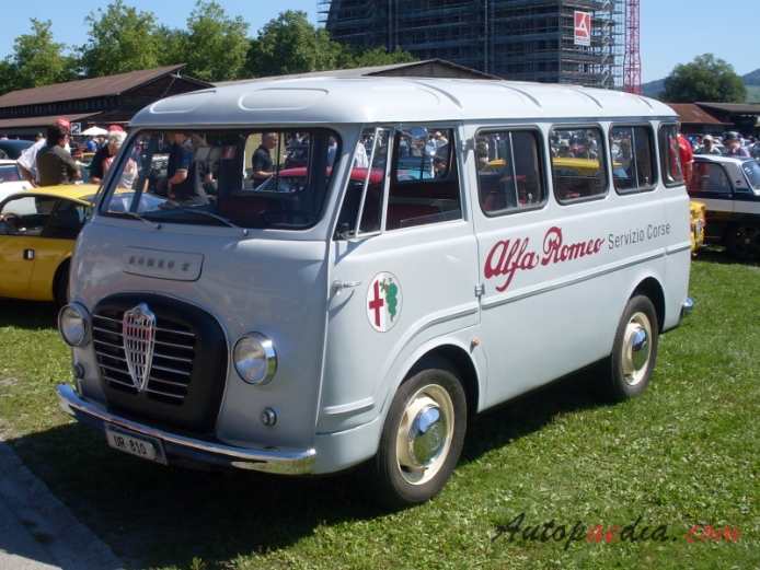 Alfa Romeo Romeo 1954-1966 (1957-1966 Alfa Romeo Romeo 2 minibus), lewy przód