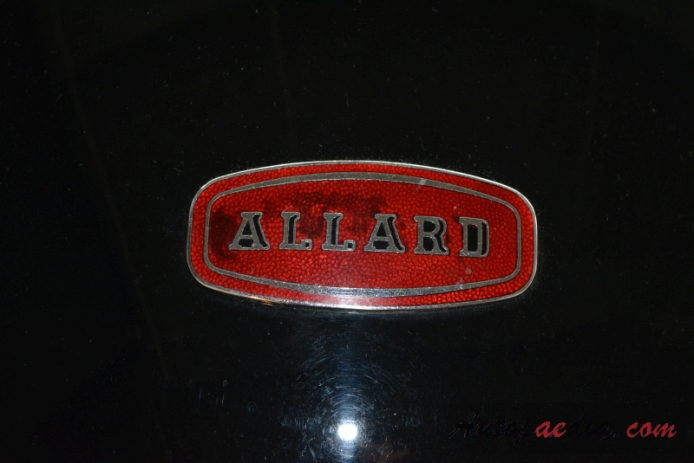 Allard K2 1950-1952 (1951), front emblem  