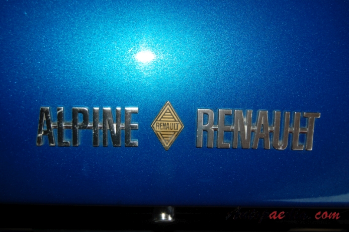 Renault Alpine A110 1961-1977, emblemat tył 