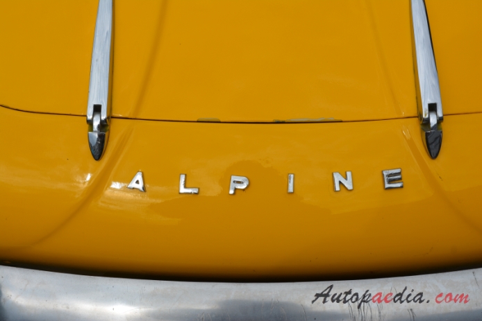 Renault Alpine A110 1961-1977 (1966 Renault Alpine A110 GT4 1.3L saloon 2d), emblemat przód 
