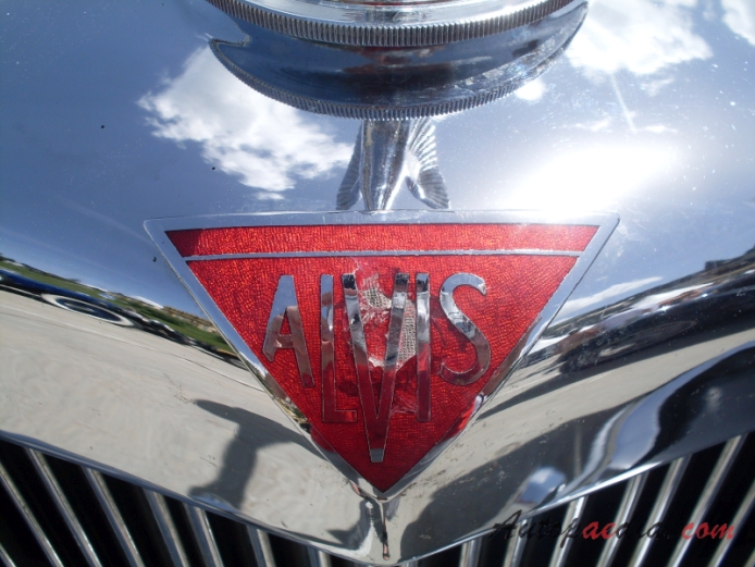 Alvis TA 21 1950-1953 (1951 Drop Head Coupé DHC Tickford), front emblem  