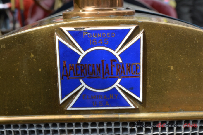 American LaFrance type 10 1911-1920 (1915 Speedster), front emblem  