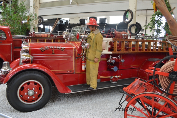 American LaFrance 500 Series Junior 1933-1938 (1937 fire engine), left side view
