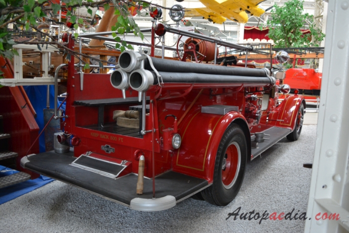 American LaFrance 500 Series Junior 1933-1938 (1937 wóz strażacki), prawy tył