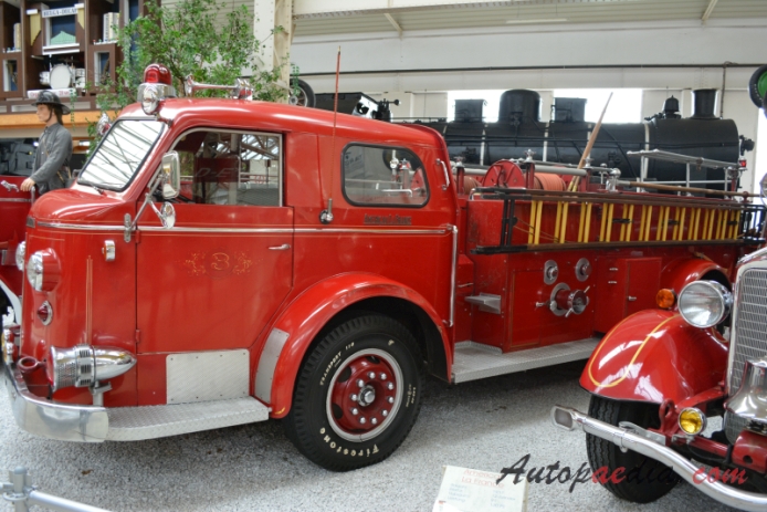 American LaFrance 700 Series 1947-1959 (1955 wóz strażacki Pumper), lewy bok