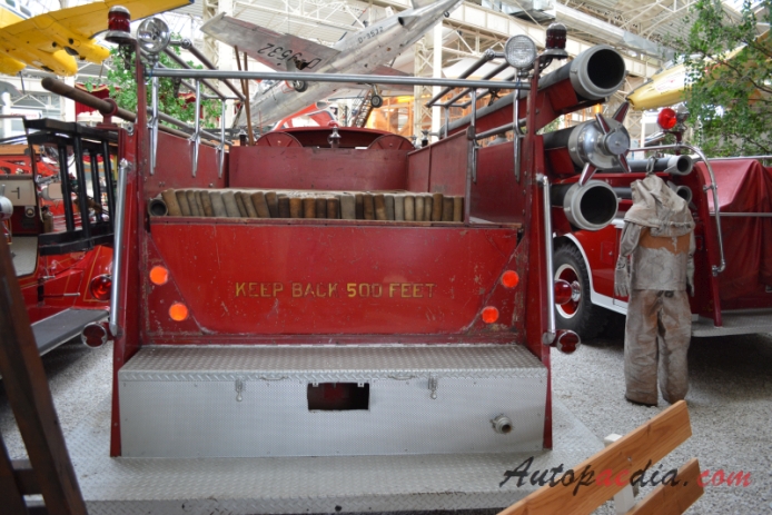 American LaFrance 700 Series 1947-1959 (1955 fire engine Pumper), rear view