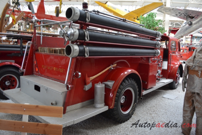American LaFrance 700 Series 1947-1959 (1955 wóz strażacki Pumper), prawy tył