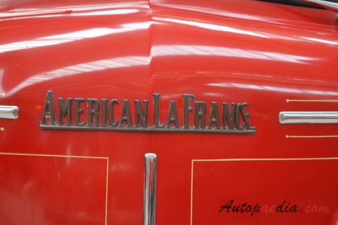 American LaFrance 700 Series 1947-1959 (1955 wóz strażacki Pumper), emblemat przód 