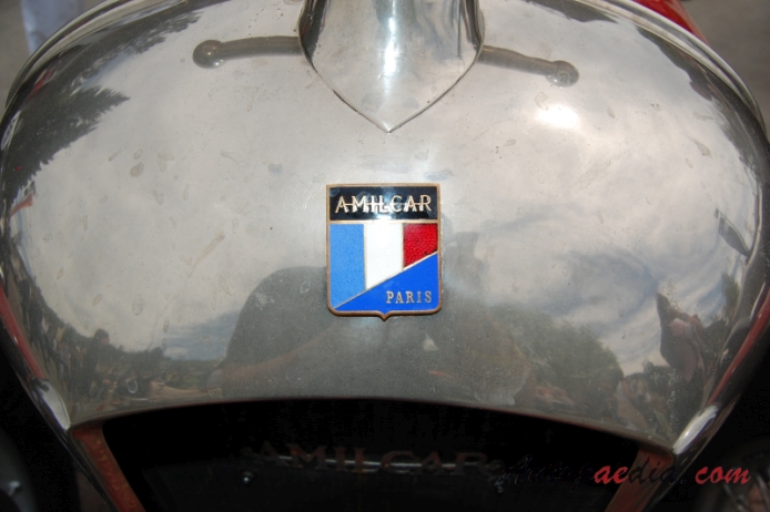 Amilcar CGSS 1926-1929 (1926 biplace sport), front emblem  
